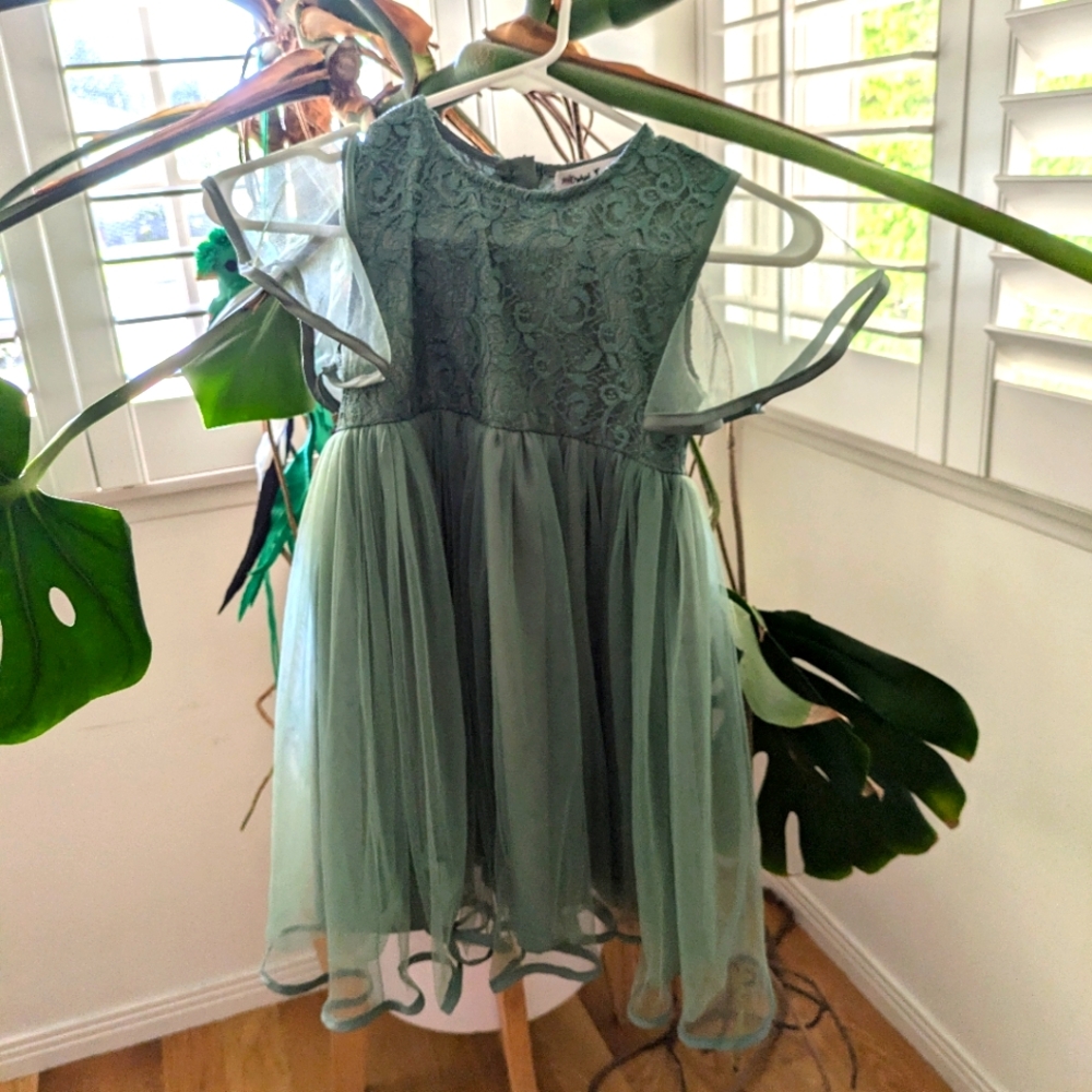 Beautiful light lace green girls formal dress size 7👗